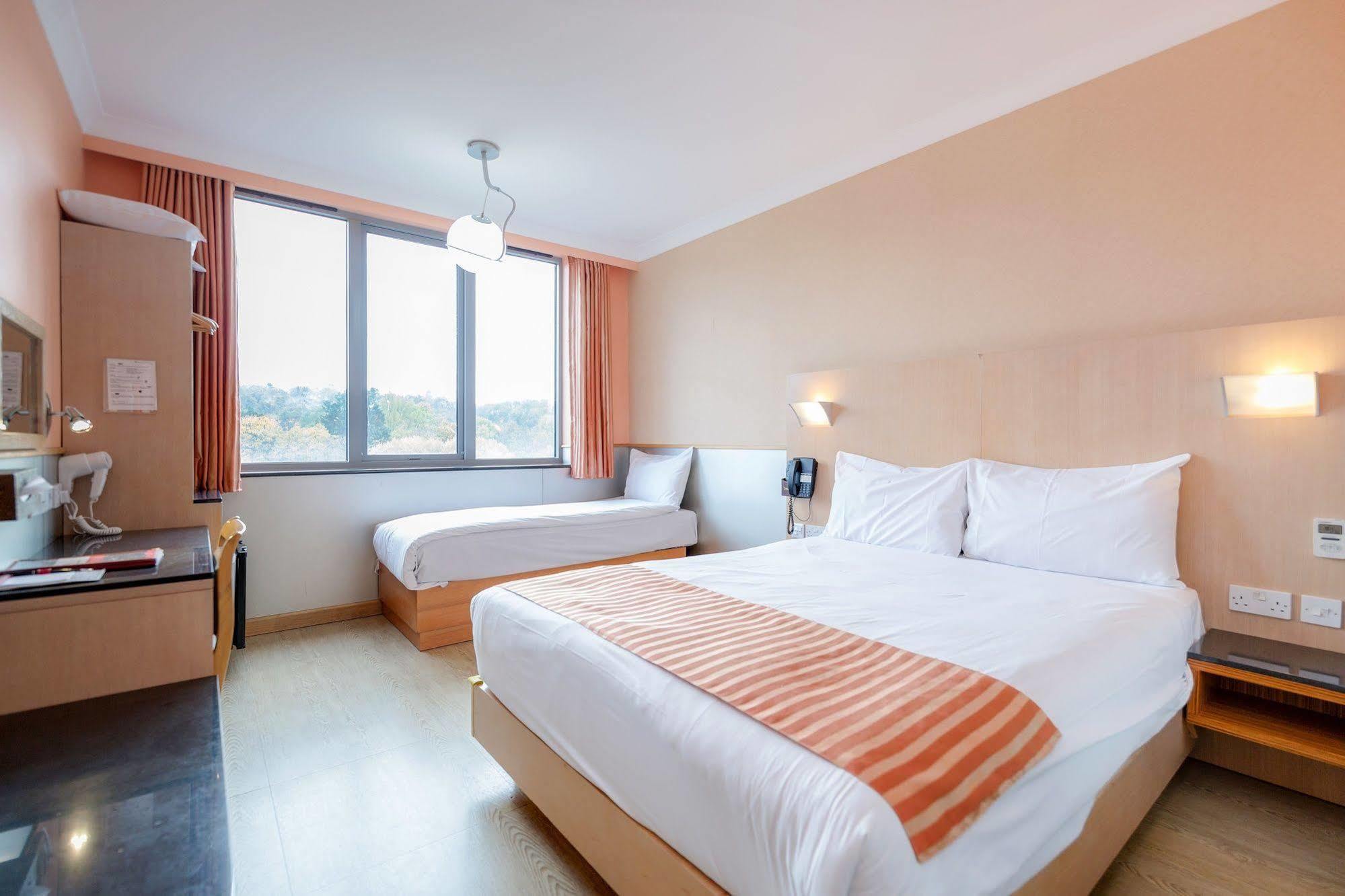 Eurotraveller Hotel - Premier - Harrow Ngoại thất bức ảnh